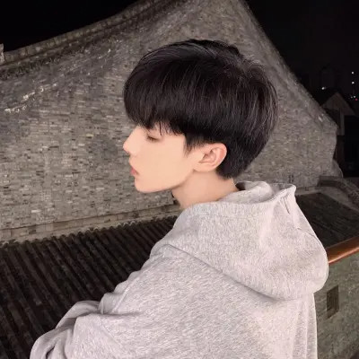 2025头像最新版的男生