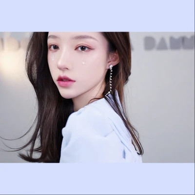 好看的白边女生头像