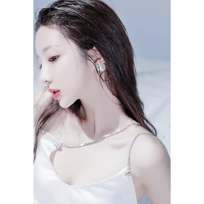 好看的白边女生头像