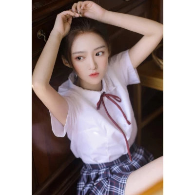 好看的白边女生头像