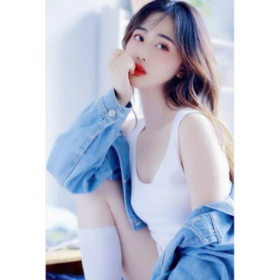 好看的白边女生头像