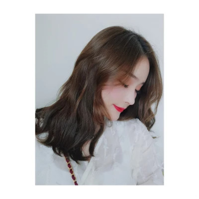 好看的白边女生头像