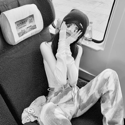 真人版黑白系闺蜜头像