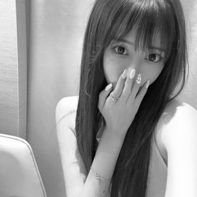 黑白少女闺蜜头像真人