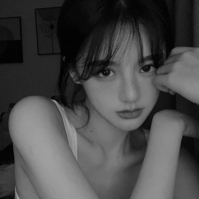 黑白少女闺蜜头像真人
