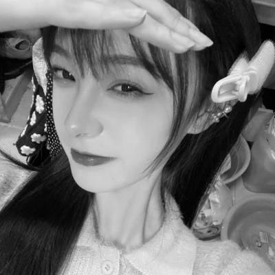 黑白少女闺蜜头像真人