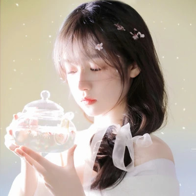 温柔简约女生头像