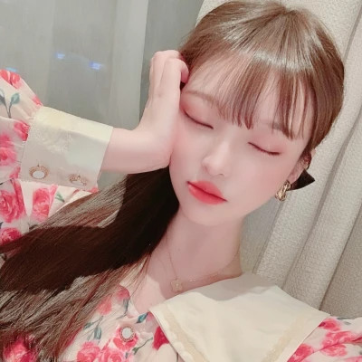 2025永久不换的头像真人女