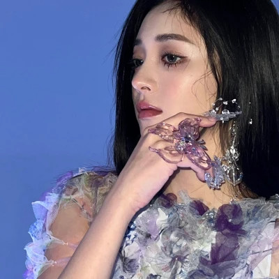 2025最火爆高级个性女生头像图片