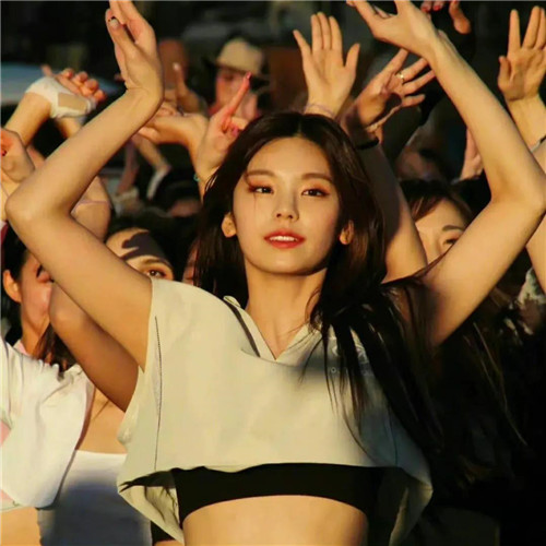 漂亮又可爱的头像女真人