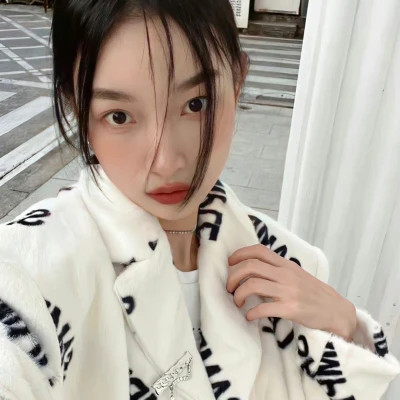 2025最火爆好看的女生微信头像图片