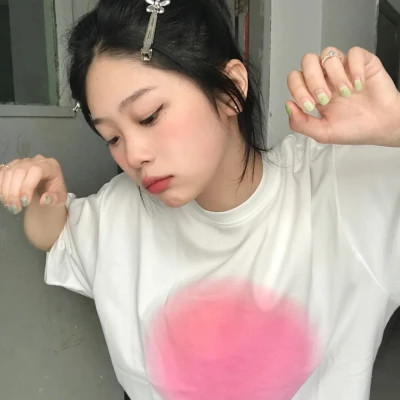 2025最火微信头像女潮流真人