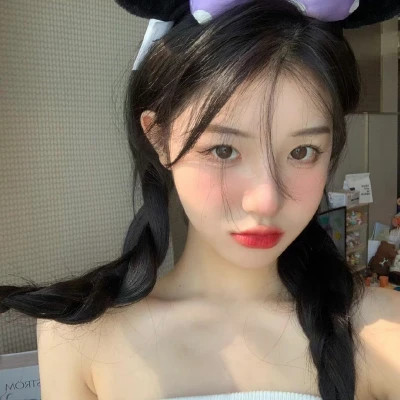 网上2025最火头像女
