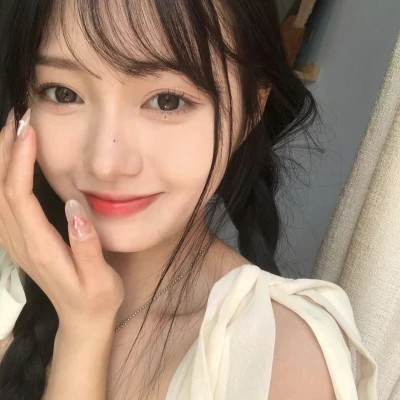 网上2025最火头像女