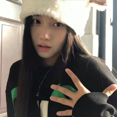 网上2025最火头像女