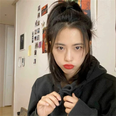 网上2025最火头像女