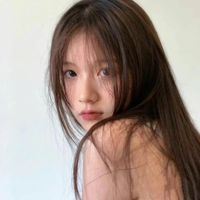 网上2025最火头像女