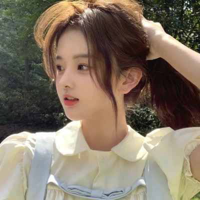 网上2025最火头像女