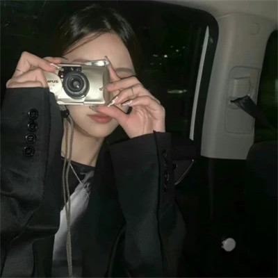 头像2025最火好看十八岁女孩