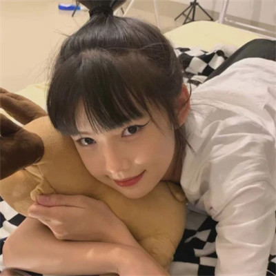 头像2025最火好看十八岁女孩