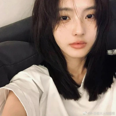 头像2025最火好看十八岁女孩