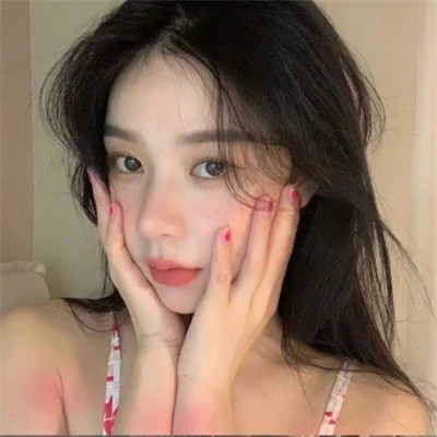 2025最火头像女生真人