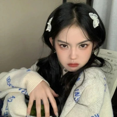 2025最火头像女生真人