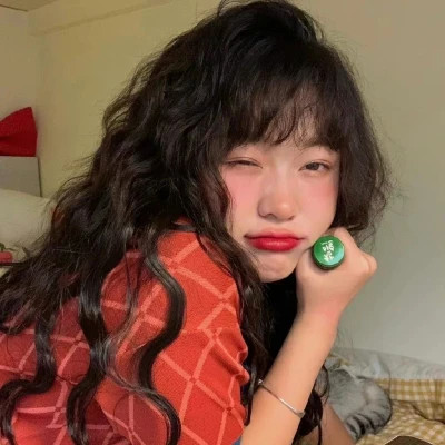 2025最火头像女生真人