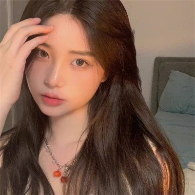 2025最火头像女生真人