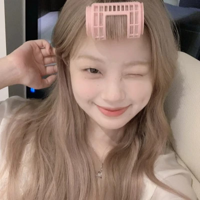 2025好看的女生qq头像