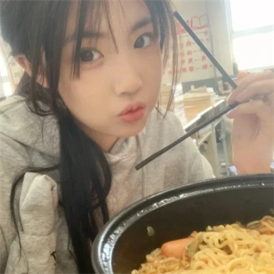 20岁女孩真人头像照片