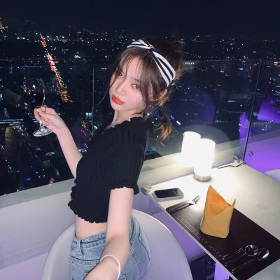 好看的微信头像图片女生版真人