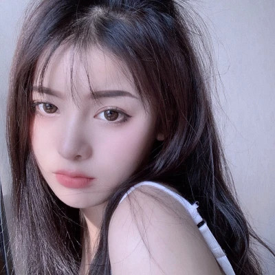 好看的微信头像图片女生版真人