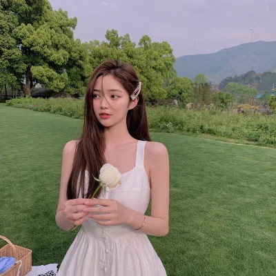 好看的微信头像图片女生版真人
