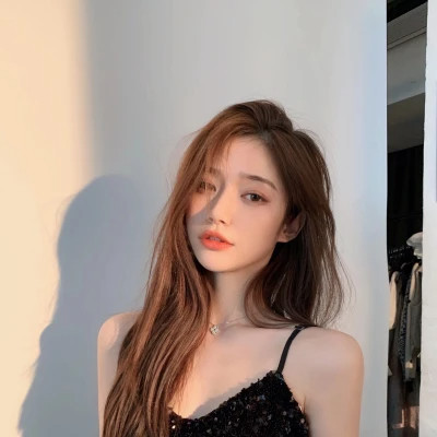 好看的微信头像图片女生版真人