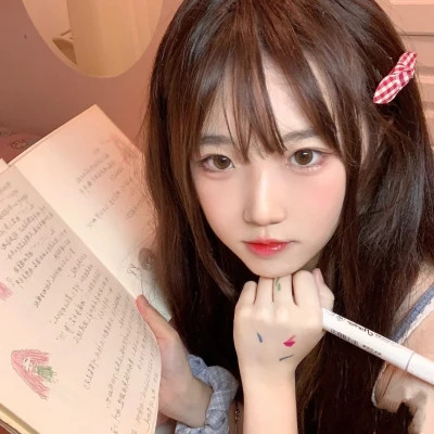 2025最流行的女生微信头像