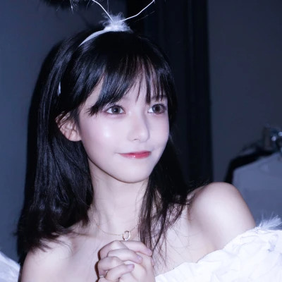 2025最流行的女生微信头像