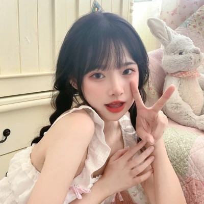 2025最流行的女生微信头像