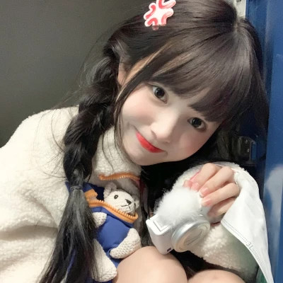 2025最流行的女生微信头像