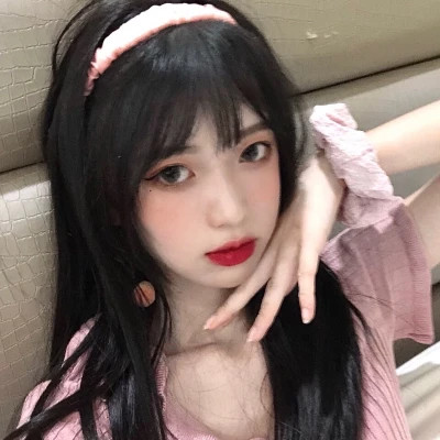 2025比较火的女生微信头像