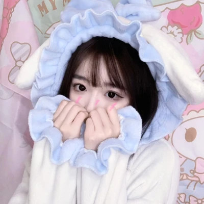 2025比较火的女生微信头像