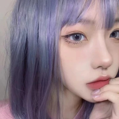 2025比较火的女生微信头像