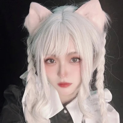 2025比较火的女生微信头像