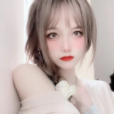 2025比较火的女生微信头像