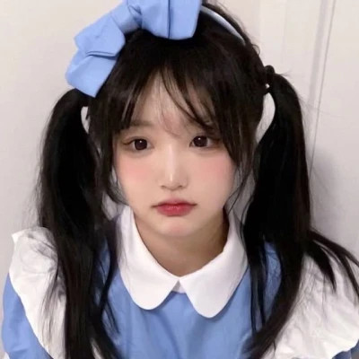 2025比较火的女生微信头像