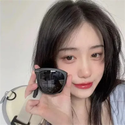 2025年最流行女生微信头像