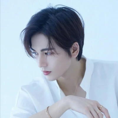 2025年适合男生头像新款帅气