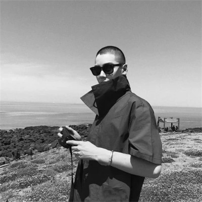 黑白帅气男生头像照片