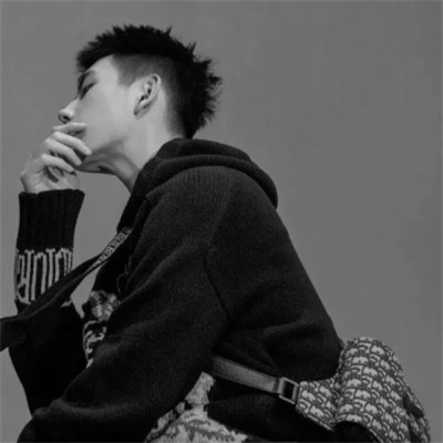 黑白帅气男生头像照片