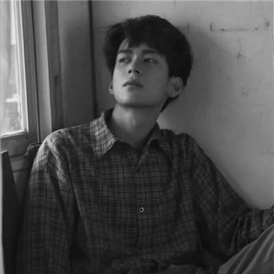 男生黑白高级感头像